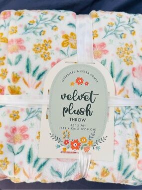 Spring Summer Velvet Plush Floral Throw Blanket White with Pink, Yellow & Green